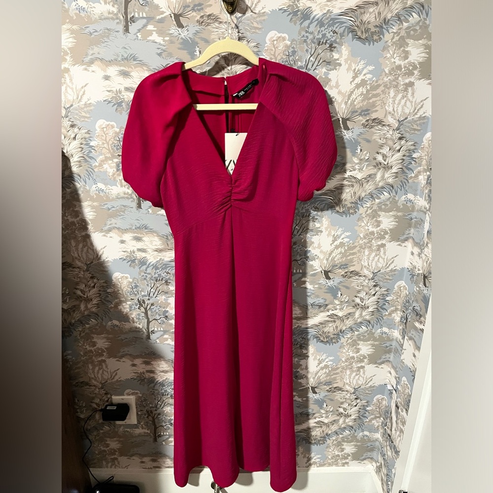 Puff sleeve pink midi dress